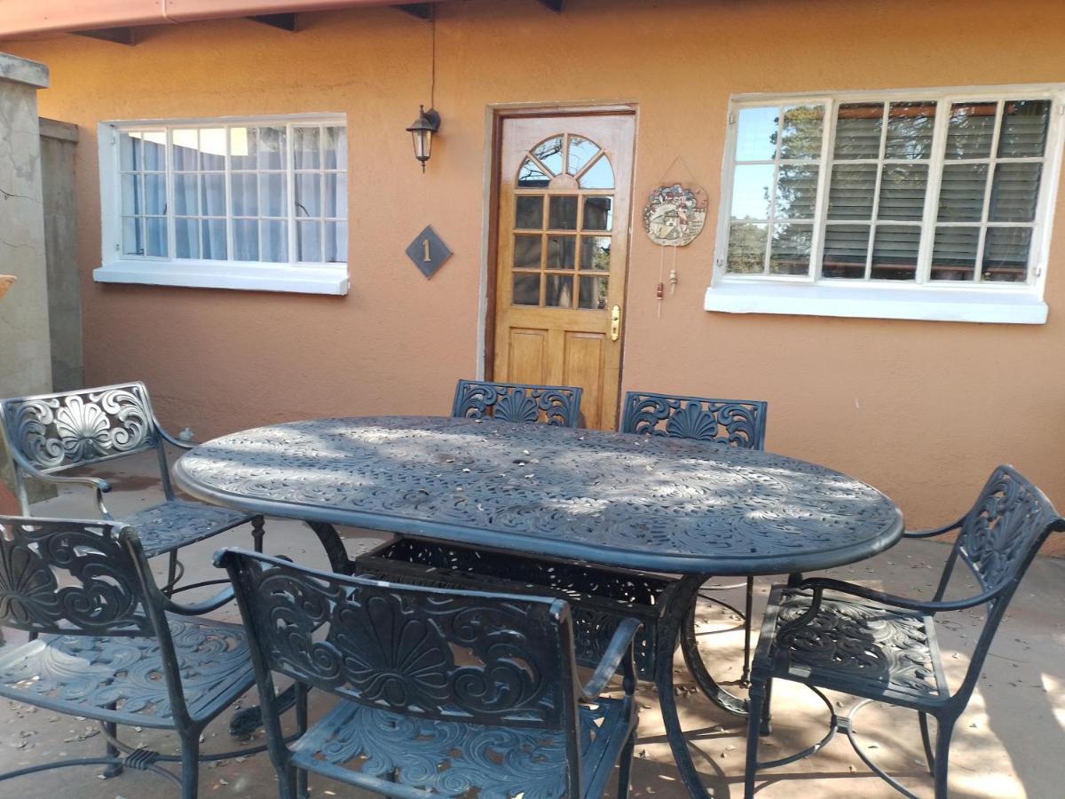 באנוני Anna Boeremeisie Guesthouse מראה חיצוני תמונה