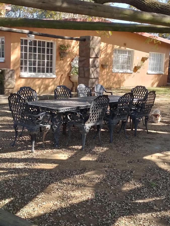 באנוני Anna Boeremeisie Guesthouse מראה חיצוני תמונה