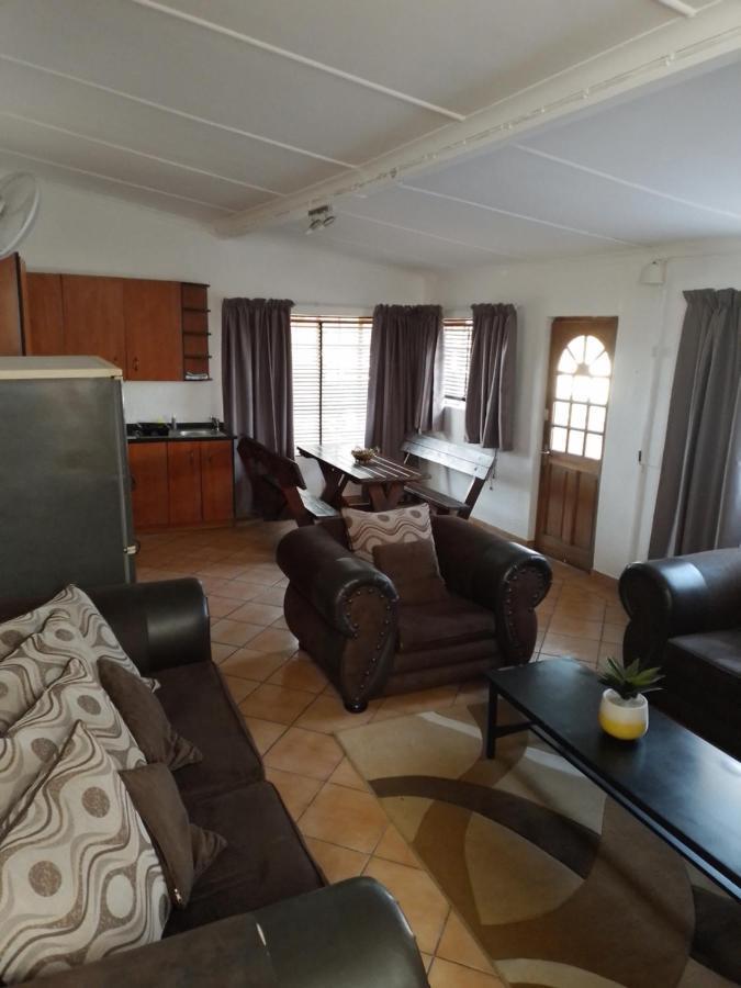 באנוני Anna Boeremeisie Guesthouse מראה חיצוני תמונה